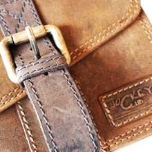 Laden Sie das Bild in den Galerie-Viewer, Biker Tasche Vintage cognac aus Wildleder