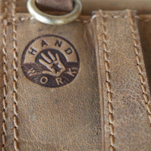 Laden Sie das Bild in den Galerie-Viewer, Biker Tasche Vintage cognac aus Wildleder