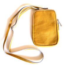 Laden Sie das Bild in den Galerie-Viewer, handytasche-echtleder-safrangelb