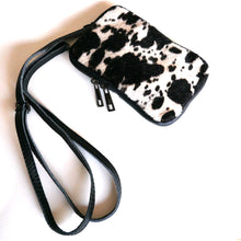 Laden Sie das Bild in den Galerie-Viewer, Umhaengetasche WILDCATS - Fellimitat - Echtleder mit verstellbarem Lederriemen