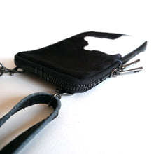Laden Sie das Bild in den Galerie-Viewer, Handy Umhaengetasche COW - Fellimitat - Echtleder mit verstellbarem Lederriemen