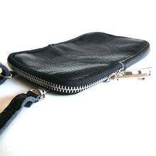 Laden Sie das Bild in den Galerie-Viewer, handytasche-echtleder-schwarz