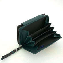 Laden Sie das Bild in den Galerie-Viewer, Reißverschluss Geldbörse CANDY TURQUOISE and BLACK - 11 Kartenfächer mit RFID-Schutz, 2 Scheinfächer