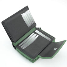 Laden Sie das Bild in den Galerie-Viewer, Reissverschluss Geldbörse candy green and black - 11 Kartenfaecher mit RFID-Schutz, 2 Scheinfaecher