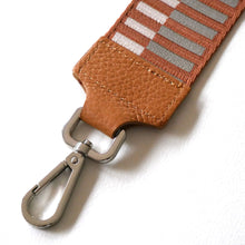 Laden Sie das Bild in den Galerie-Viewer, Guitar Strap FREEDOM - Wechsel Schulterriemen für modische Handtaschen