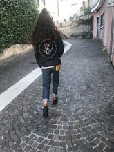 Laden Sie das Bild in den Galerie-Viewer, praktische handy umhängetasche Modell Moon safrangelg