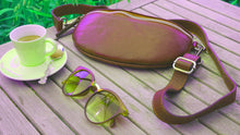 Laden Sie das Bild in den Galerie-Viewer, moderne Bauchtasche in braun - Sling Bag - Guerteltasche - Made in Italy