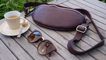 Laden Sie das Bild in den Galerie-Viewer, umhaengetasche - slingbag echtleder in rotbraun