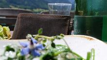 Laden Sie das Bild in den Galerie-Viewer, geldbeutel wildleder braun