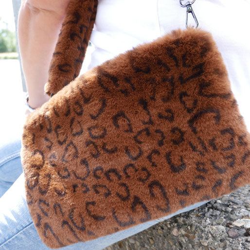 Handtasche Teddypluesch braun leoprint