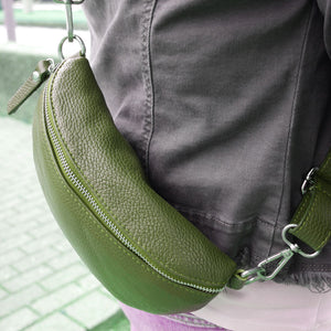 moderne Bauchtasche in olivgruen - Sling Bag - Guerteltasche - Made in Italy